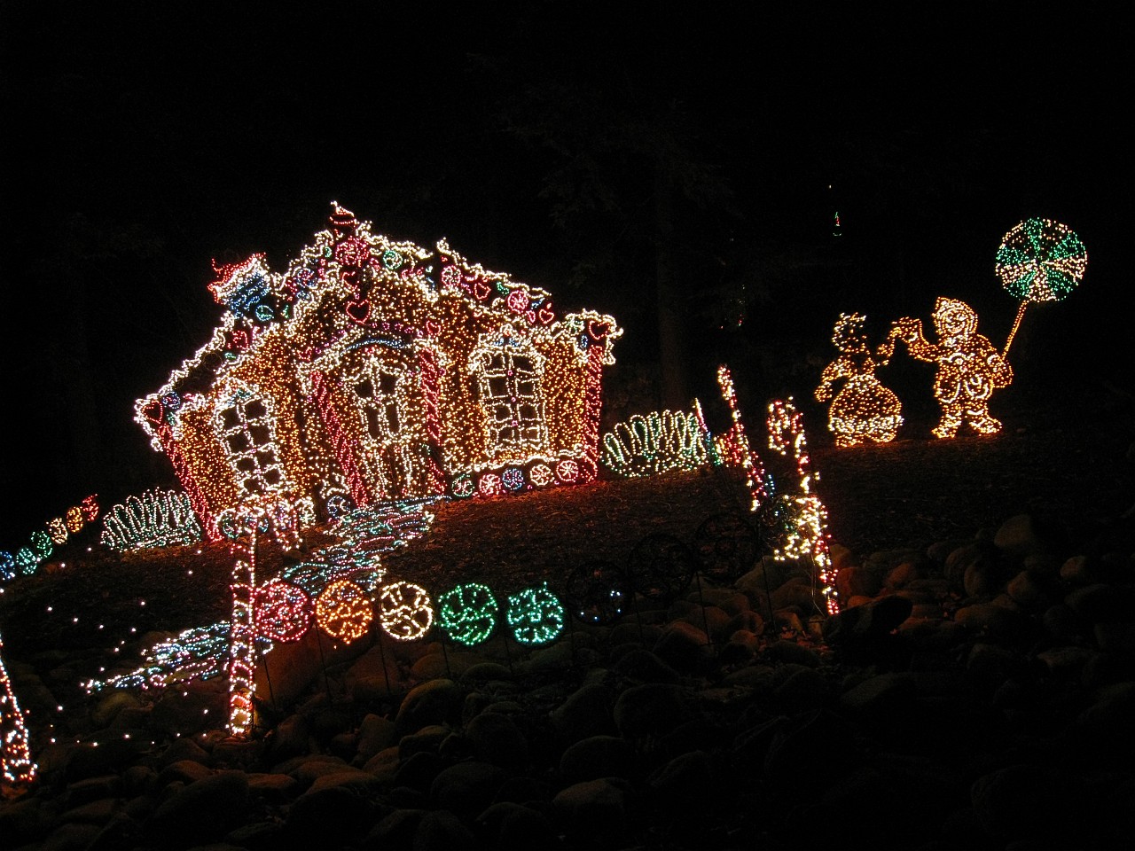 Vacation 2007-12 - Rock City 0235.jpg - Rock City outside of Chattanooga Tennessee has been a tourist attraction since 1932. I remembered seeing barn roofs painted with "See Rock City" and wanted to pay a visit to its home on Lookout Mountain. Christmas Vacation 2007-08.